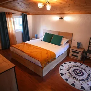  Apartamento Grandpa House-attic App 4 Albania